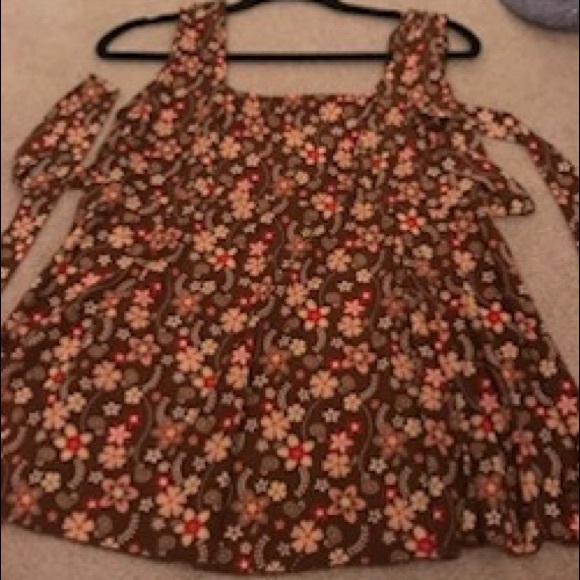 A floral design maternity top - Picture 1 of 1